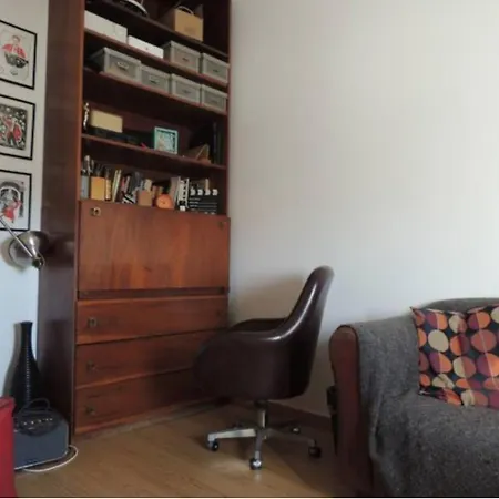 Homestay Welcoming In Flat With Terrace For Cat Lovers *